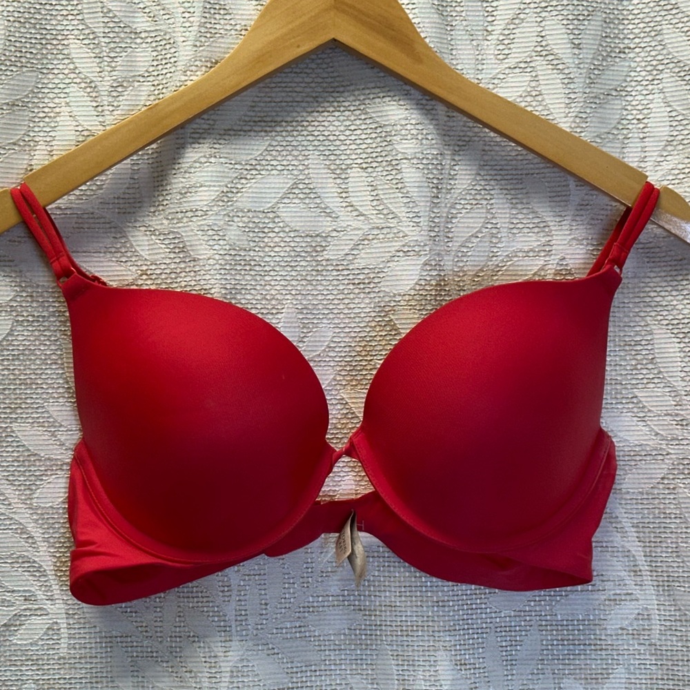 Victoria’s Secret padded, push up bra. Size 38 C